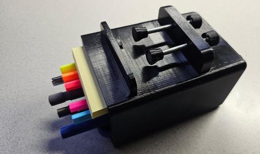 Stiftehalter am Monitor