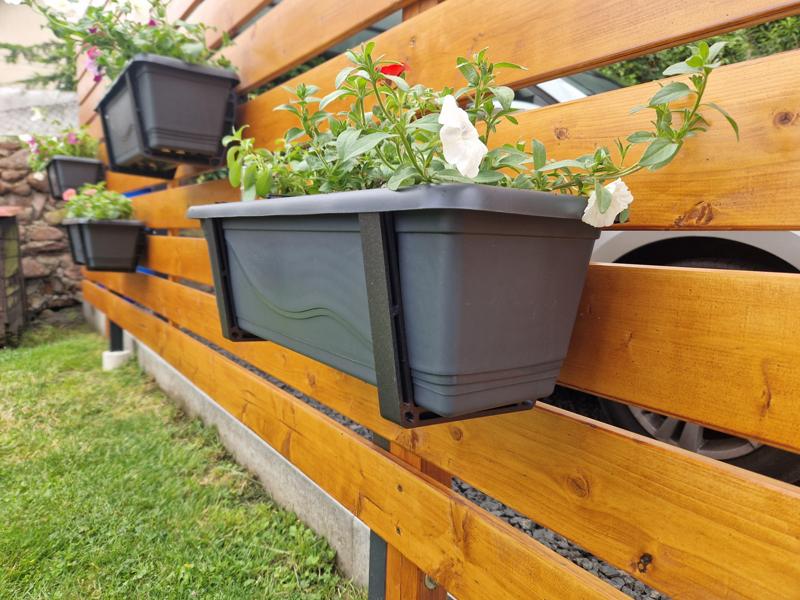 Hook on Parkside self-watering box