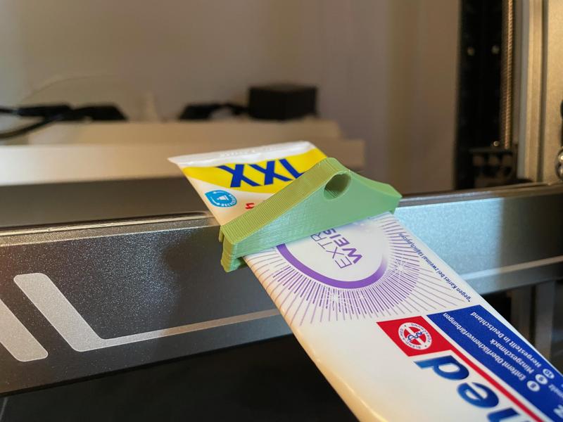 Toothpaste squeezer with Clip