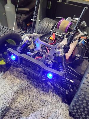 Additional Battery pack enclosure for Thunder Tiger ST1 1:8th scale RC car nitro lights