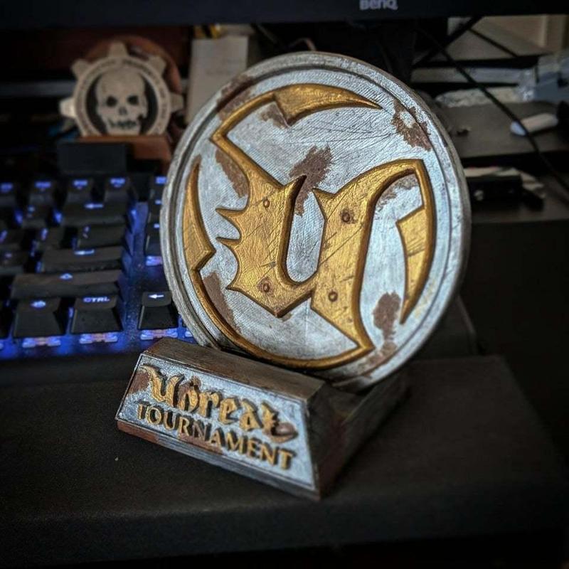 UT99 phone stand