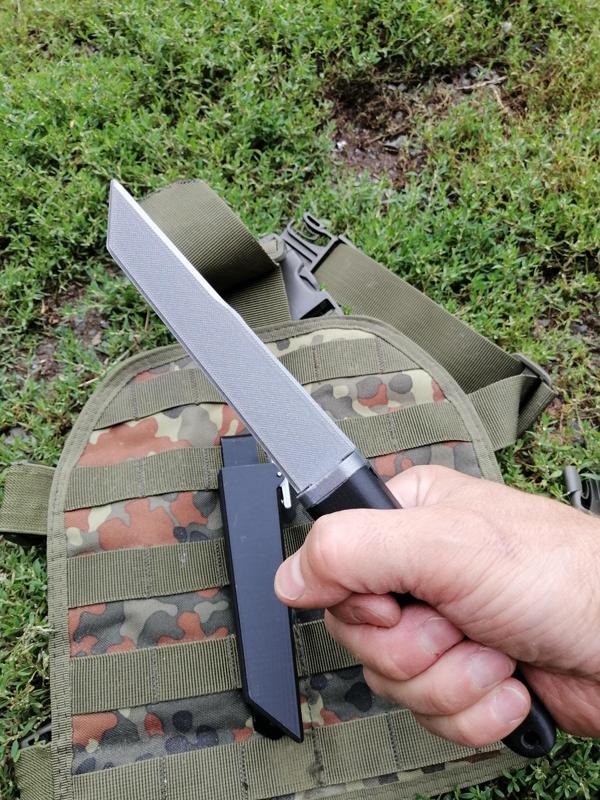 Knife 01 - GobbledygookDesign