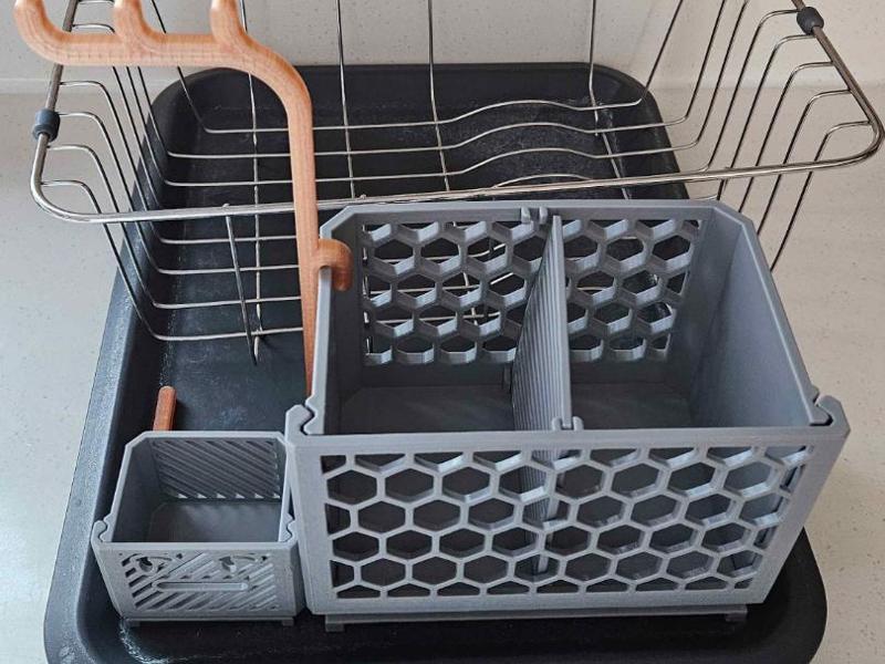 Dishwashing utensil holder