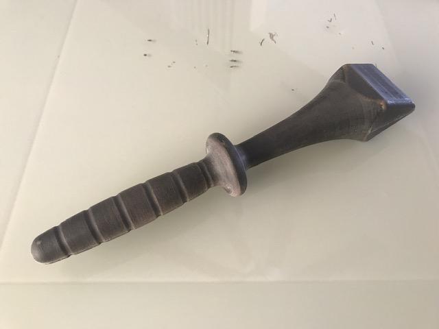 One sided sand rammer for metal casting