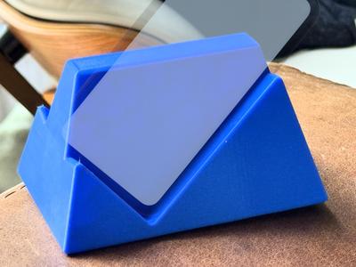 Nite Show - the angled phone stand for side sleepers