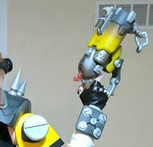 Roadhog glove spikes