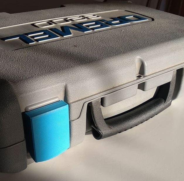 Dremel 8200 case latch