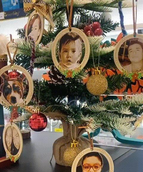 CUSTOMIZABLE CHRISTMAS FRAME