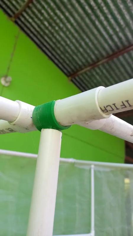 Vertical support for 2 1/2 inch T joints