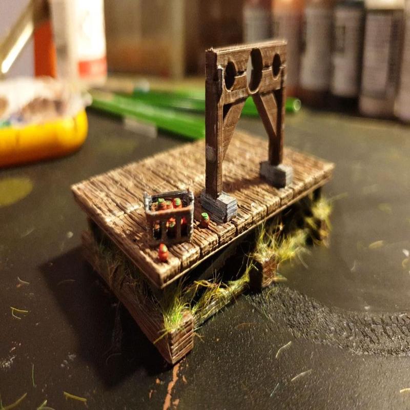 Medieval stocks with platform and rotten tomatoes 28mm