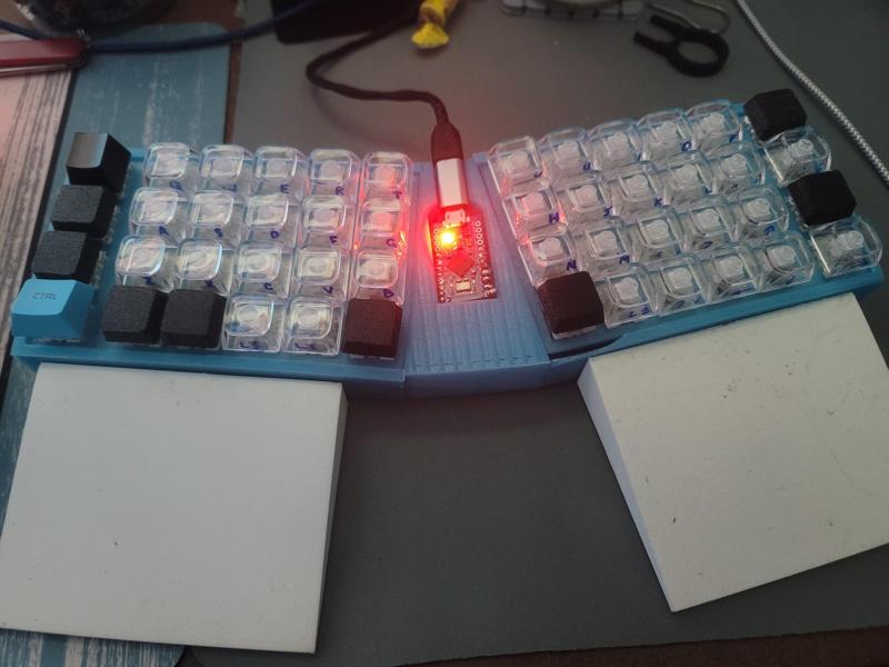 Slightly Ergo Hotswappable Keyboard