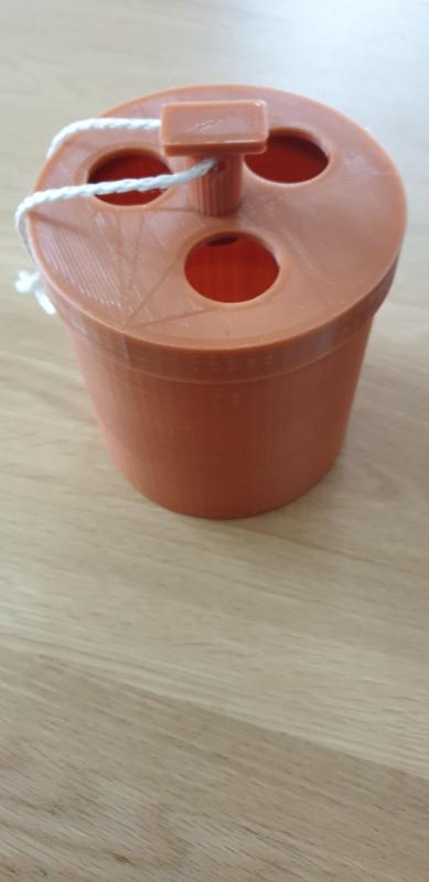 Schneckenfalle ( snail trap )