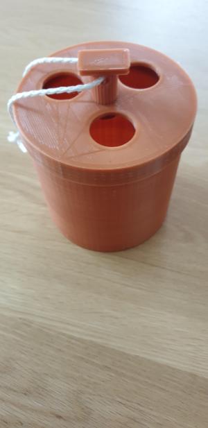 Schneckenfalle ( snail trap )