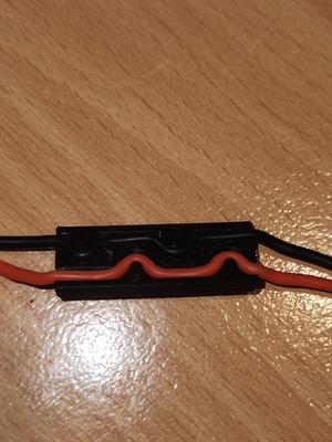 Cable / wire strain relief