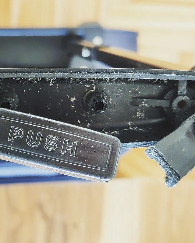 Botón de la maleta o valija carryon