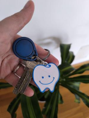 HAPPY TOOTH KEY RING