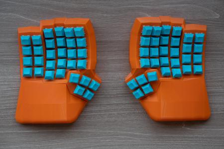 Dactyl Manuform with Hand Rest