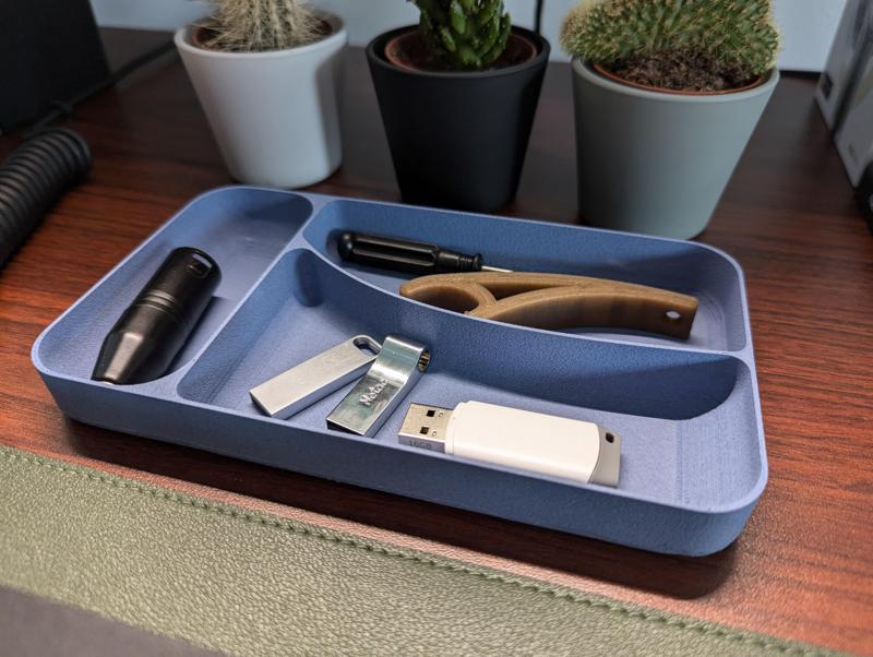 Simple modern Desktop Tray