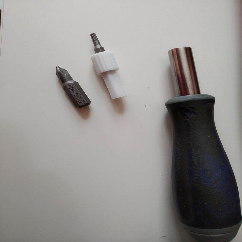 Screwdriver bit adapter. Small to big. Enlarge your bit.