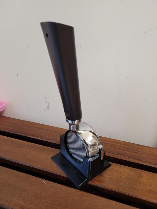Lelit bottomless portafilter stand