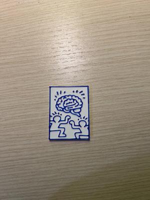 Porta chivi e immagine di " Mental Health is health "degli omini di keith Haring