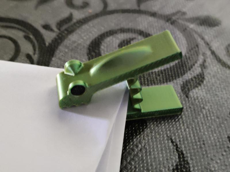 Chameleon Clip