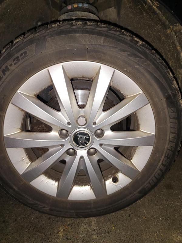 Skoda Octavia II secured bolt cap