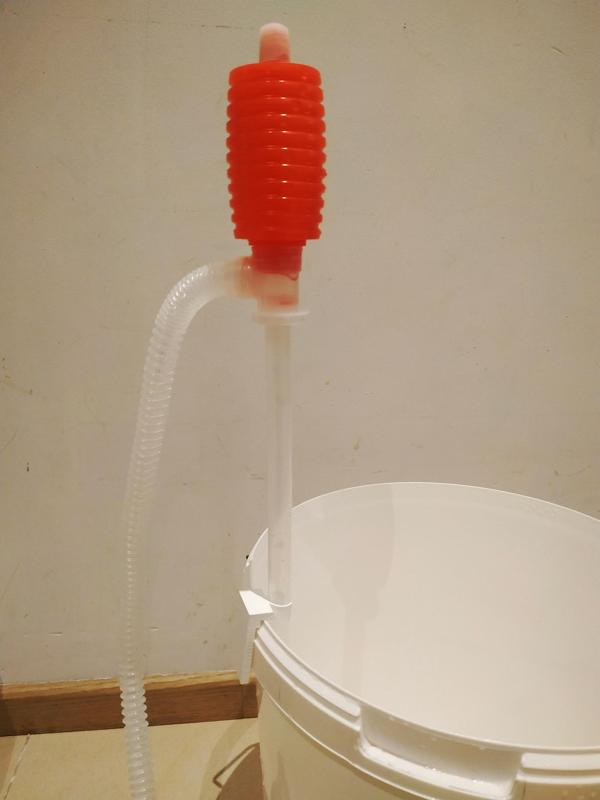 Fermenter bucket siphon/pump holder