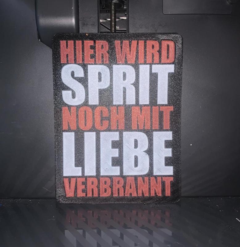 Lustiges Schild: Hier wird Sprit...