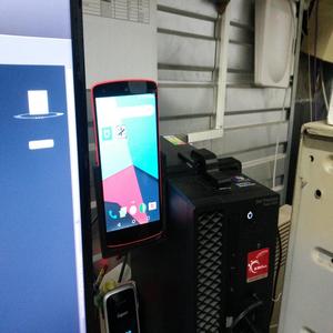 Support de téléphone sur tour PC