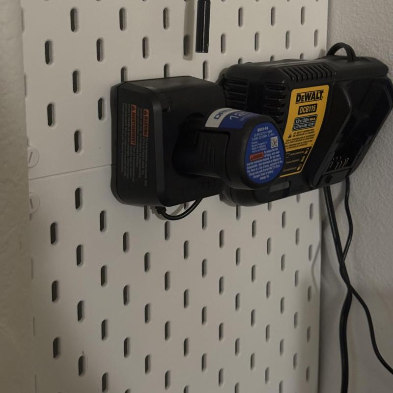 SKADIS Dremel 12V Charger Mount