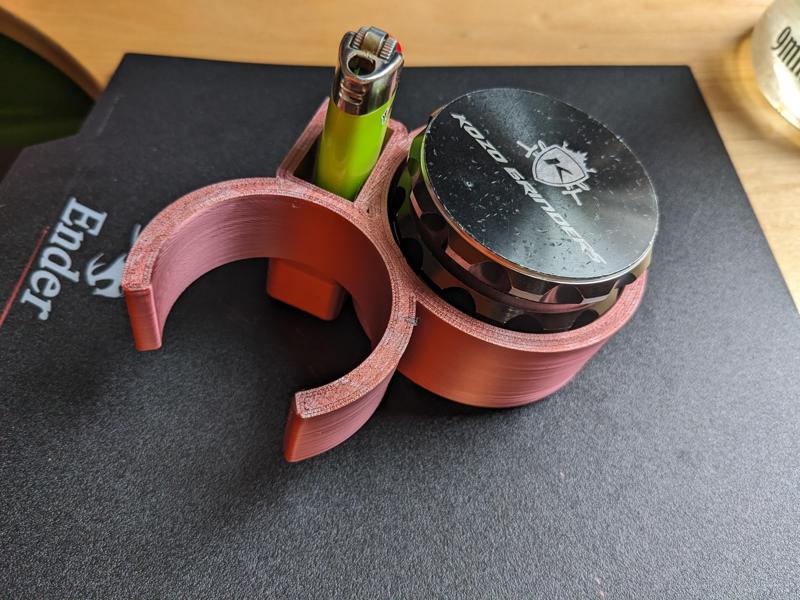 "Bong Caddy" Bong Accessory Clip - Enlarged