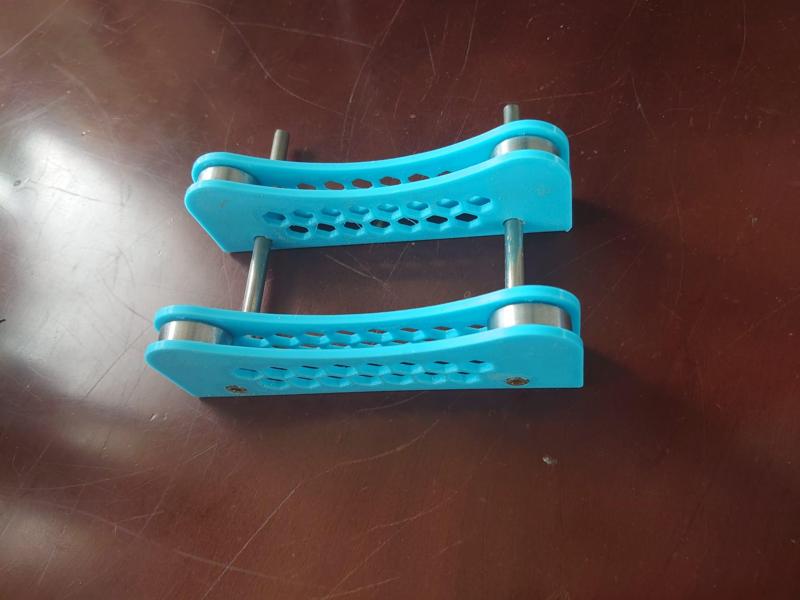 Adjustable spool holder