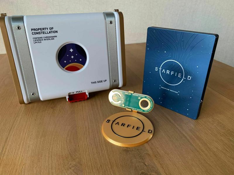 Starfield Credstick Display 