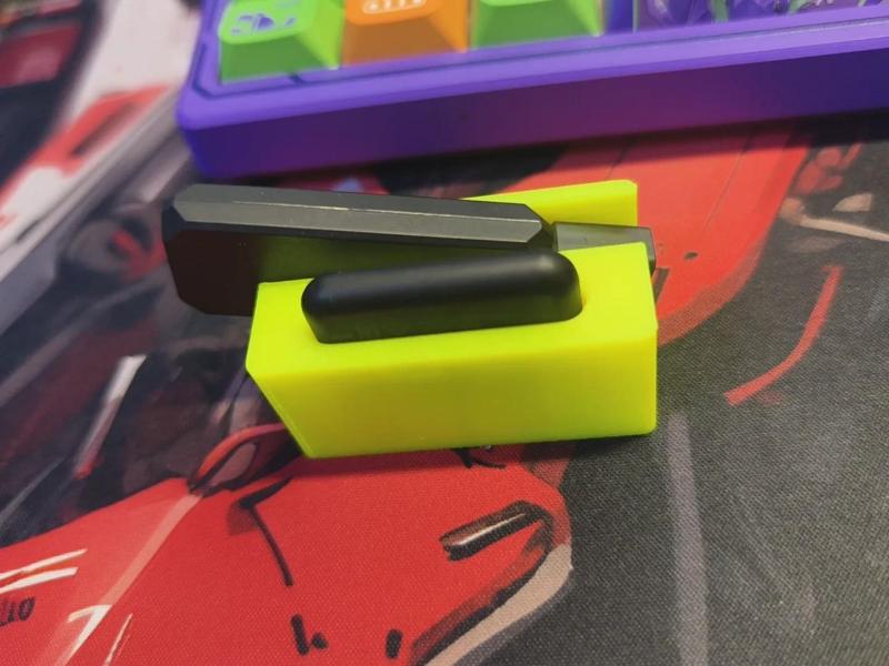 Handle and Earphone Receiver Storage Block