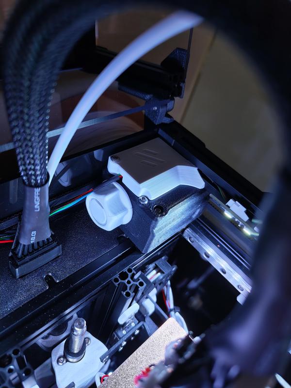 Voron 0.2 - Belt tensioner coverplate with wire guide