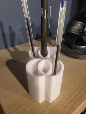 Optical Illusion Pen Holder – Round or Square?