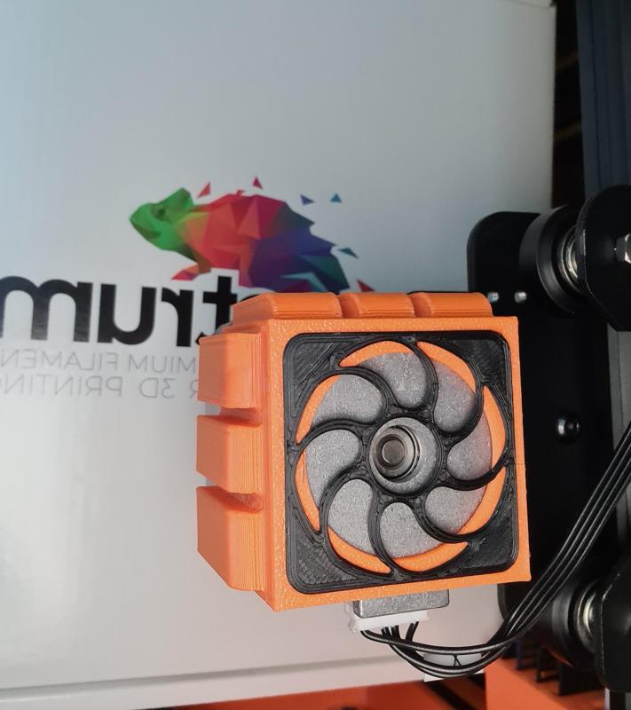 Feed motor cover with grill ( kryt motora posuvu s mriežkou )