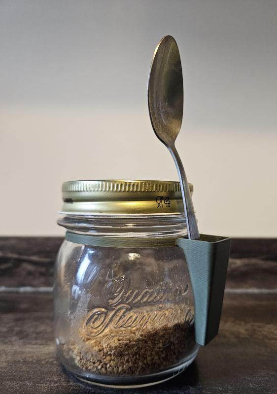 Spoon holder for jar
