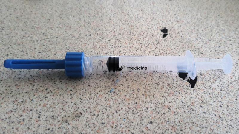 LM6UU grease tool for luer lock syringe