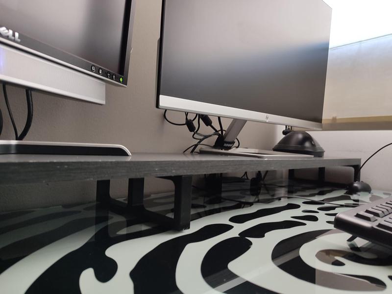 Patas sobre monitores