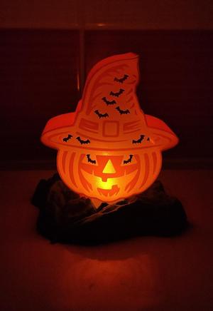 Pumpkin tee light lamp