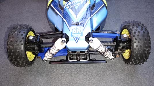 TT-02B Unterer und Oberer Querlenker vorne / front lower and upper wishbone