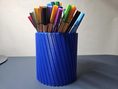 Moderner Stiftehalter