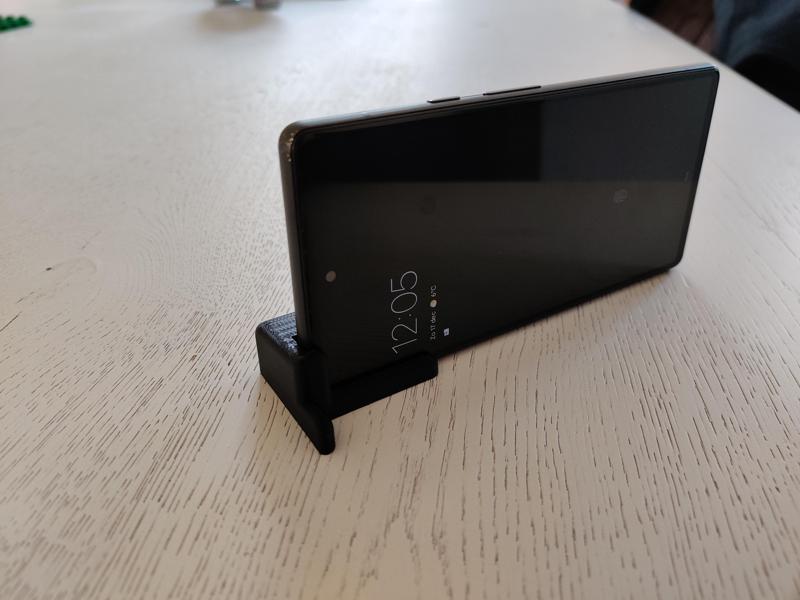 Pixel 6 minimalistic phone stand