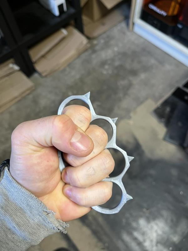 Boxer na ruku s ostny