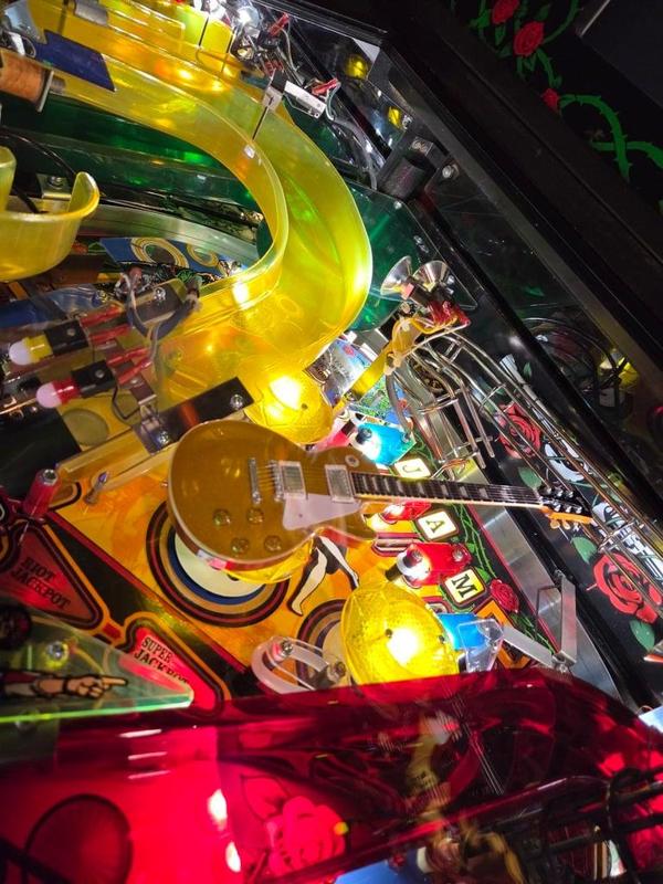 Pinball machine bumper mount