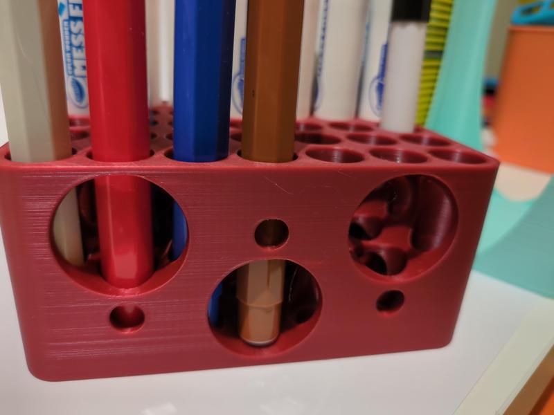 Markers holder for crayola mess free and other 16mm diameter, fits 35 markers