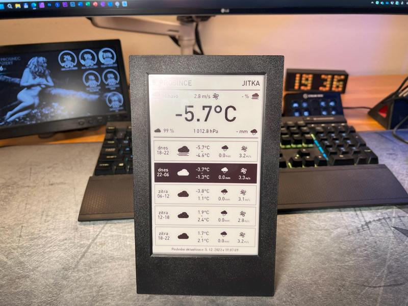 7.5" ePaper frame with angled base