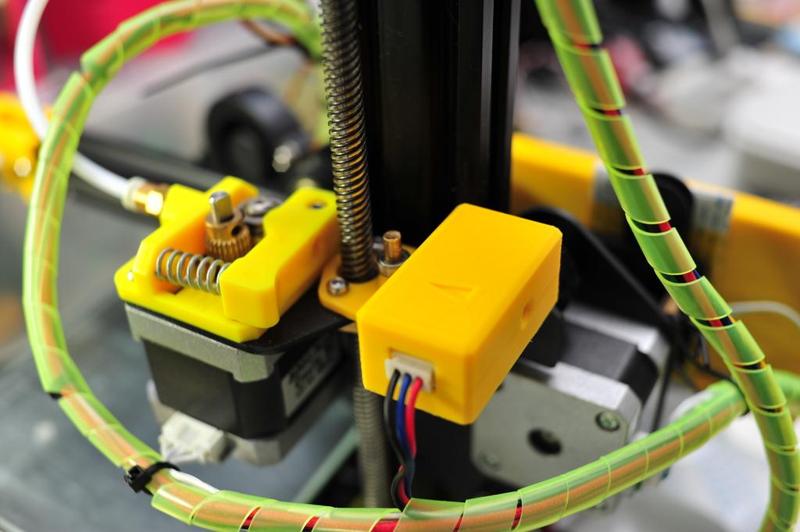 Filament detector mount for mechanical sensor